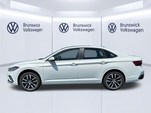 New 2026 Volkswagen Jetta SE FWD image 3