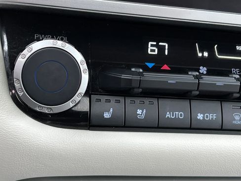 Used 2023 Toyota Sequoia Capstone AWD/4WD image 31