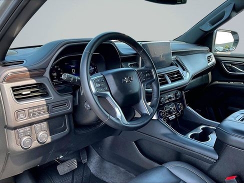 Used 2023 Chevrolet Tahoe Z71 w/ Luxury Package AWD/4WD image 15