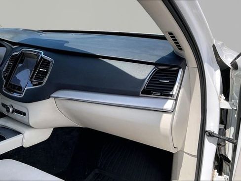 Used 2021 Volvo XC90 T5 Momentum w/ Advanced Package image 19