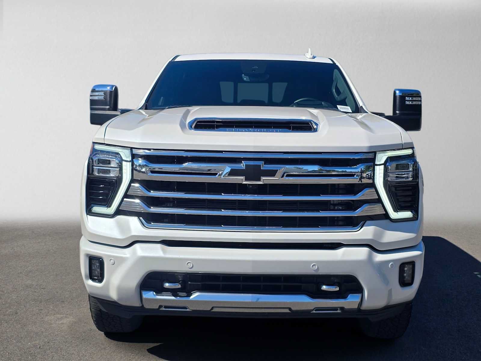 Used 2024 Chevrolet Silverado 2500 High Country w/ Technology Package AWD/4WD image 8