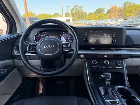 Certified 2024 Kia Carnival LX FWD image 16