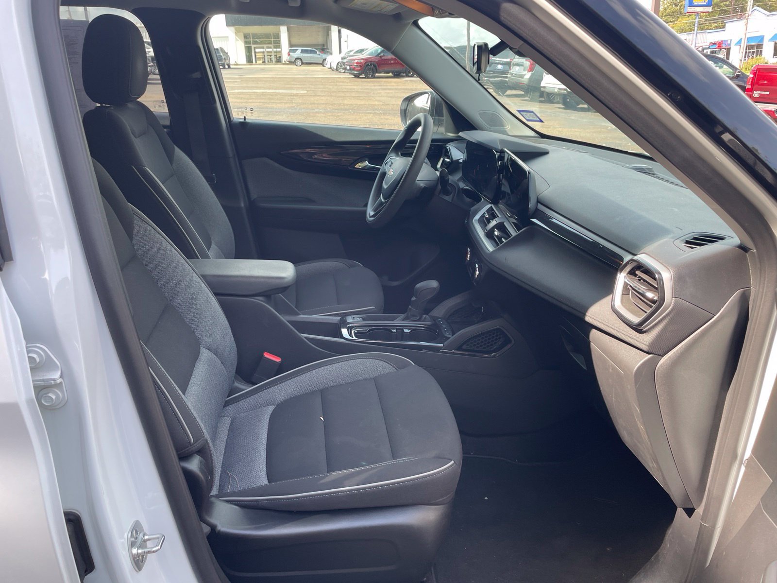 Used 2025 Chevrolet TrailBlazer LS w/ LS Convenience Package FWD image 33
