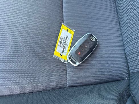 Used 2024 Nissan Sentra SV FWD image 10