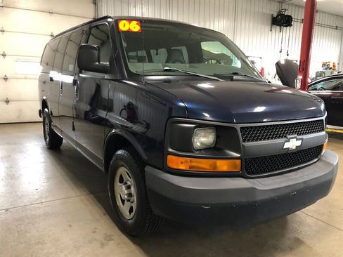 Used 2006 Chevrolet Express 1500 Passenger image 4