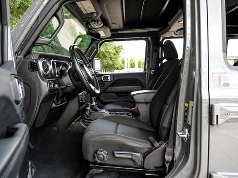 Used 2022 Jeep Wrangler Unlimited Sahara AWD/4WD image 43