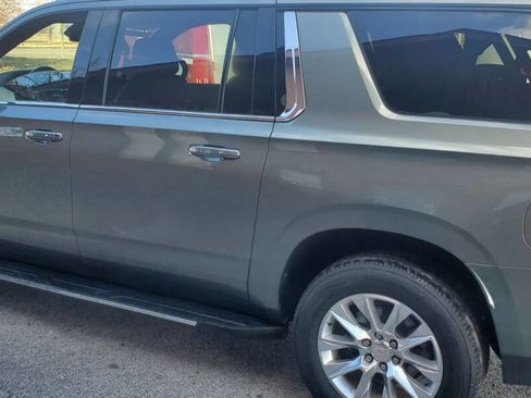 Used 2023 Chevrolet Suburban Premier image 12