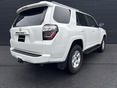 Used 2020 Toyota 4Runner SR5 Premium w/ Moonroof Package AWD/4WD image 4