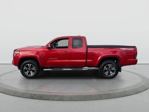 Used 2016 Toyota Tacoma TRD Sport image 6