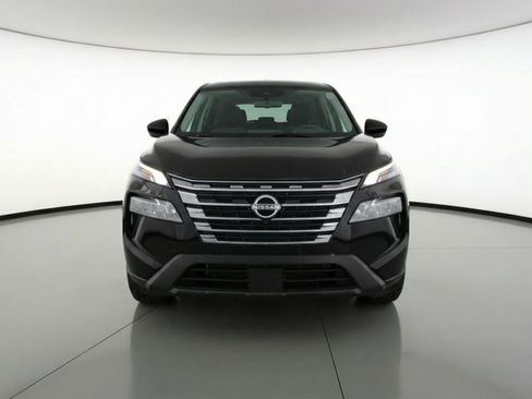 Used 2025 Nissan Rogue SV image 2