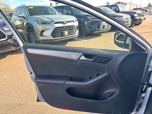 Used 2017 Volkswagen Jetta S image 30