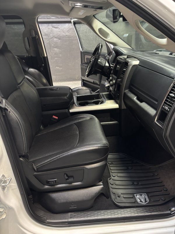 Used 2018 RAM 3500 Laramie w/ Sport Appearance Group AWD/4WD image 10