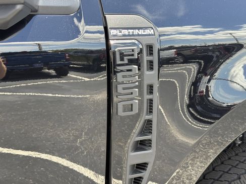Certified 2025 Ford F250 Platinum w/ FX4 Off-Road Package image 9