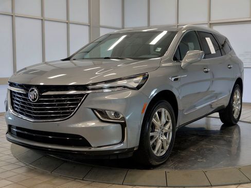 Used 2024 Buick Enclave Essence w/ Experience Buick Package image 4