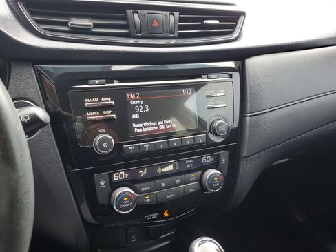 Used 2017 Nissan Rogue SV FWD image 25