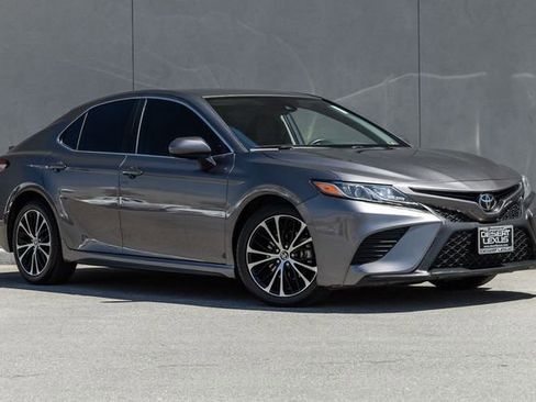 Used 2020 Toyota Camry SE FWD image 16