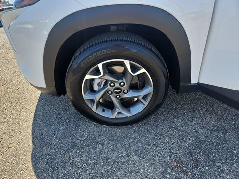 Used 2024 Chevrolet Trax LT w/ Driver Confidence Package FWD image 27