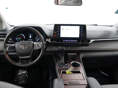 Used 2021 Toyota Sienna LE AWD/4WD image 16