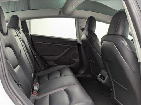 Used 2023 Tesla Model 3 Standard Range image 17