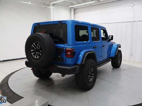 Used 2024 Jeep Wrangler Unlimited Rubicon AWD/4WD image 3