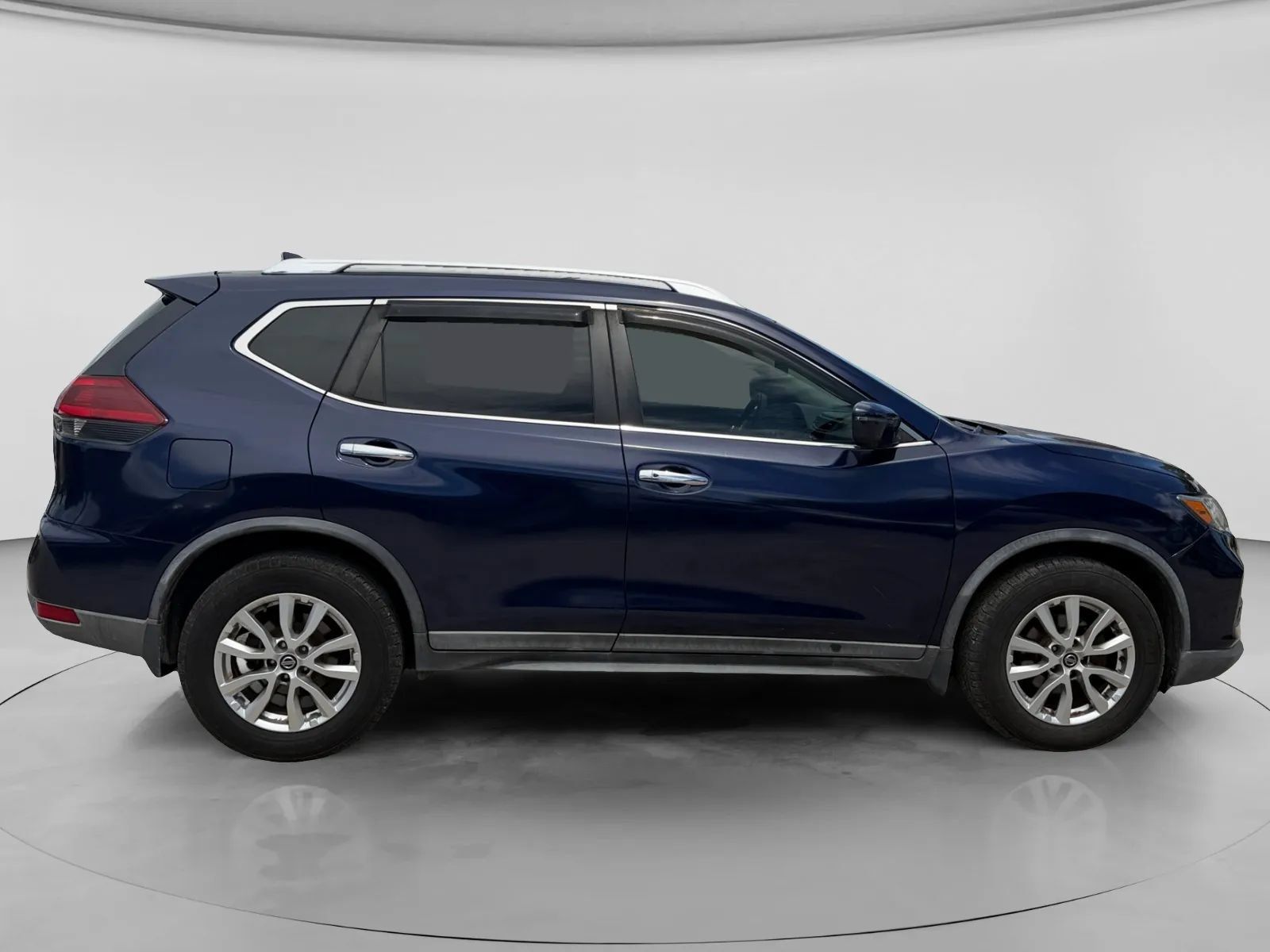 Used 2018 Nissan Rogue SV w/ Premium Package FWD image 6