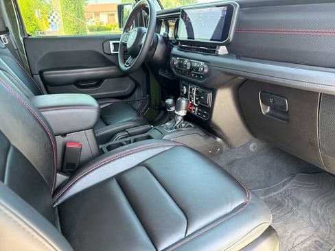 Used 2024 Jeep Wrangler Unlimited Rubicon AWD/4WD image 24