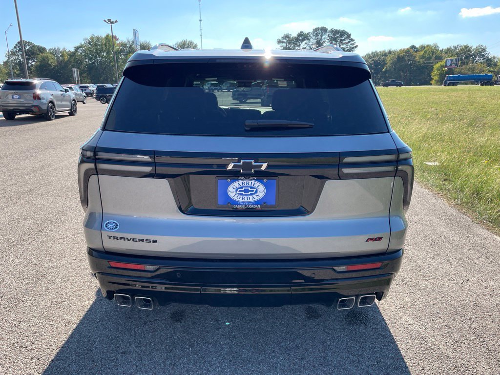 New 2027 Chevrolet Traverse RS w/ LPO, Floor Liner Package FWD image 5