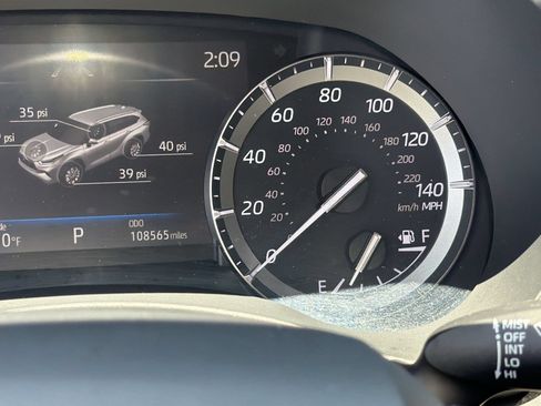 Used 2021 Toyota Highlander XLE FWD image 21