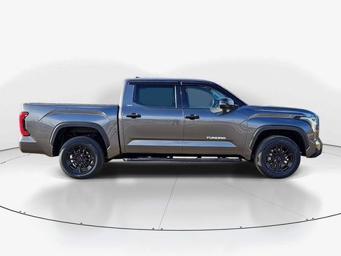 Used 2022 Toyota Tundra SR5 w/ SR5 Convenience Package image 6