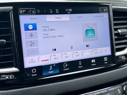 Used 2024 Chrysler Pacifica Touring-L FWD image 23