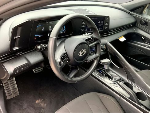 Used 2025 Hyundai Elantra Sport w/ Cargo Package FWD image 18