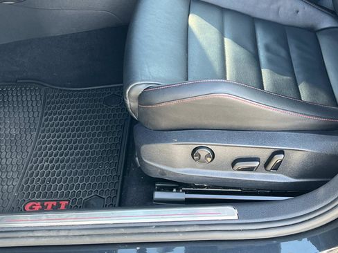 Used 2017 Volkswagen GTI Autobahn image 17