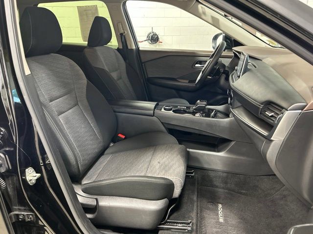 Used 2023 Nissan Rogue SV AWD/4WD image 12