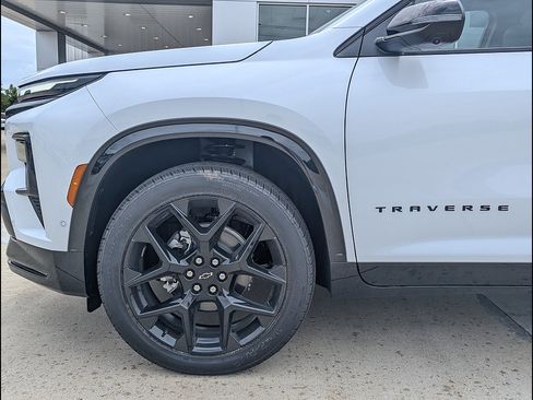 New 2026 Chevrolet Traverse RS w/ LPO, Floor Liner Package AWD/4WD image 10