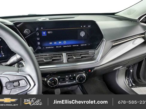 Certified 2025 Chevrolet Trax ACTIV w/ Driver Confidence Package FWD image 12