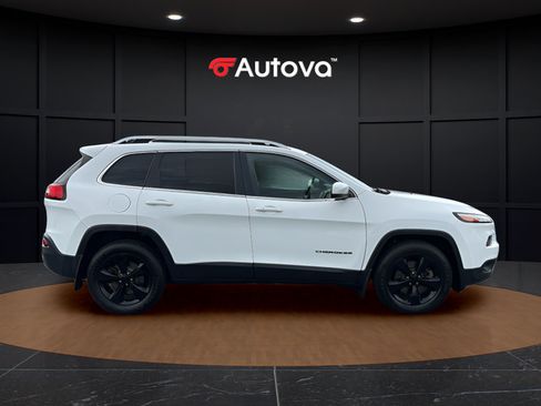 Used 2018 Jeep Cherokee Limited AWD/4WD image 6