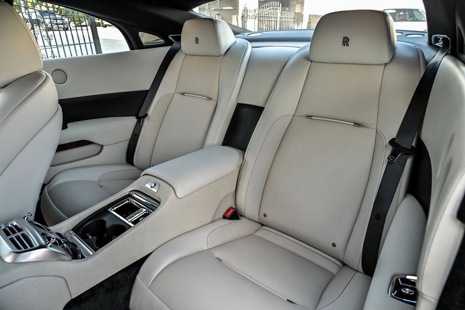 Used 2016 Rolls-Royce Wraith RWD image 23