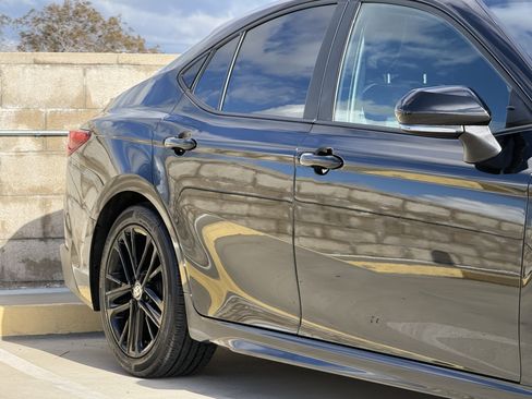 Used 2025 Toyota Camry SE w/ Convenience Package image 5