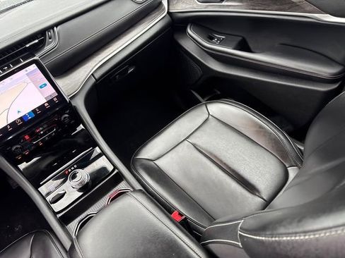 Used 2024 Jeep Grand Cherokee L Limited image 23