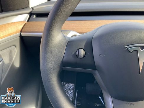 Used 2024 Tesla Model Y Long Range AWD/4WD image 48