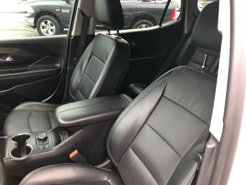 Used 2024 GMC Terrain SLT AWD/4WD image 12