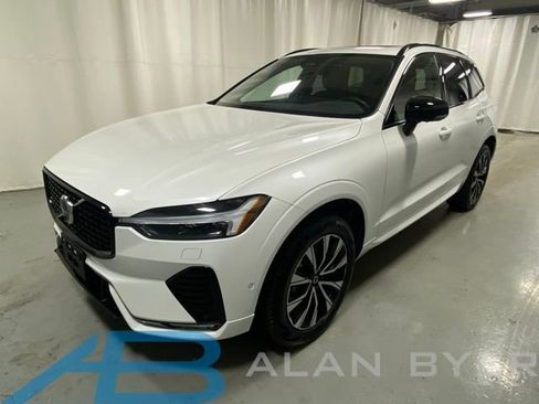 Used 2025 Volvo XC60 B5 Plus image 1