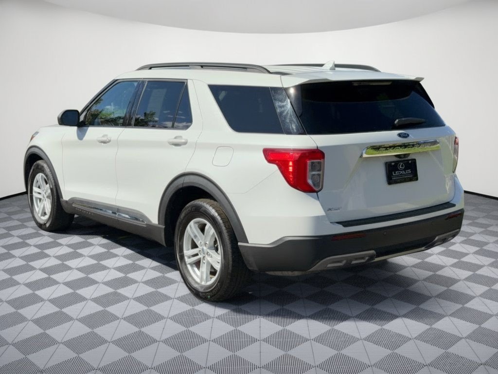 Used 2024 Ford Explorer XLT w/ Equipment Group 202A RWD image 3