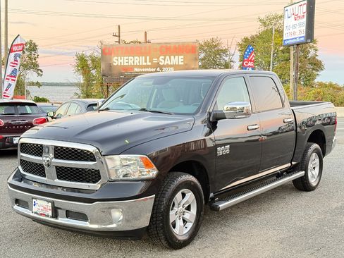 Used 2018 RAM 1500 Classic SLT w/ Luxury Group image 8