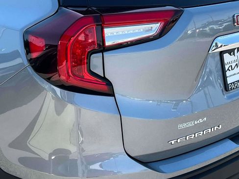 Used 2024 GMC Terrain SLE FWD image 33