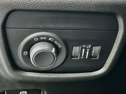 Used 2023 Jeep Grand Cherokee L Laredo AWD/4WD image 17
