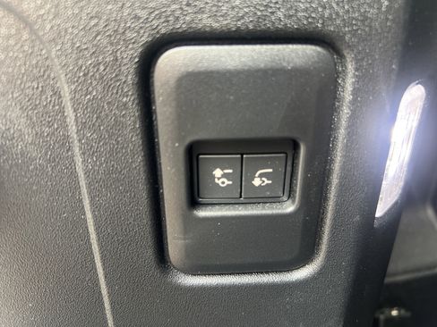 Used 2024 Land Rover Defender 110 V8 image 34