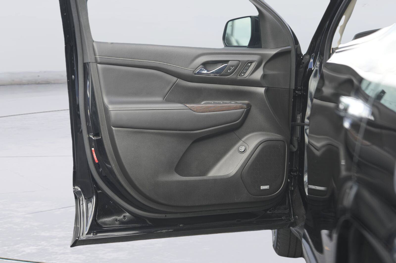 Used 2023 GMC Acadia Denali w/ Denali Ultimate Package FWD image 32