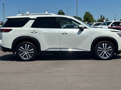 Used 2022 Nissan Pathfinder Platinum AWD/4WD image 3