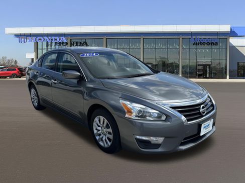 Used 2014 Nissan Altima 2.5 S w/ Display Audio Package FWD image 3